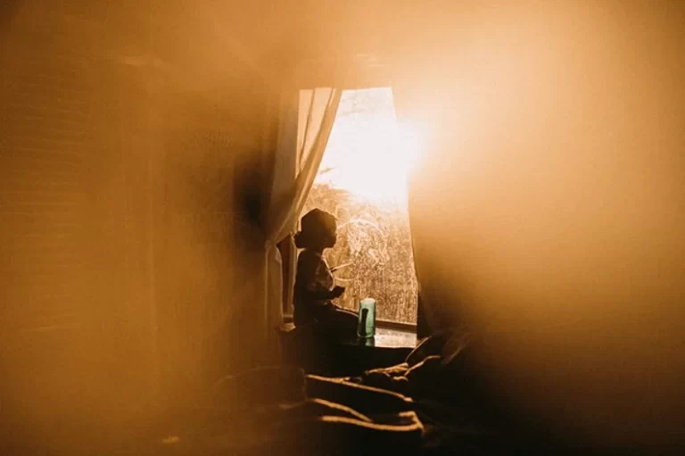 Aesthetic photograph using natural light to create a soft, balanced atmosphere with enhanced mood, depth, and visual appeal.