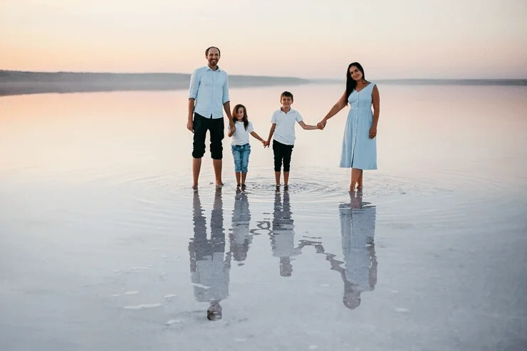 Parents and kids walking in the beach with holding hands, family photo ideas