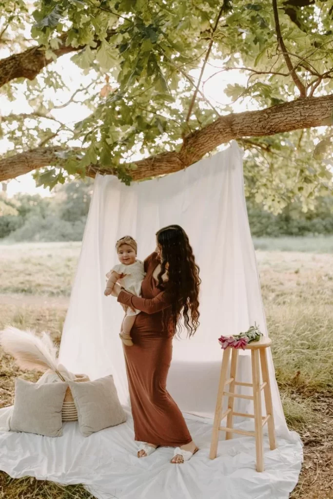 Casual Mother-Daughter Photoshoot Ideas 
